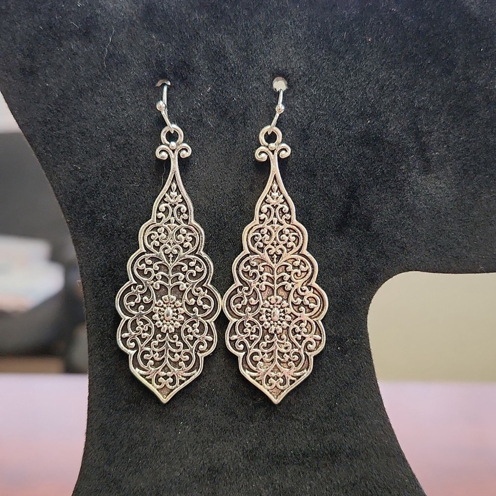 Vintagesl Style Silver Carved Dangle Earrings